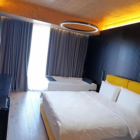 Toka Hotel Restaurant Udenisht Extérieur photo