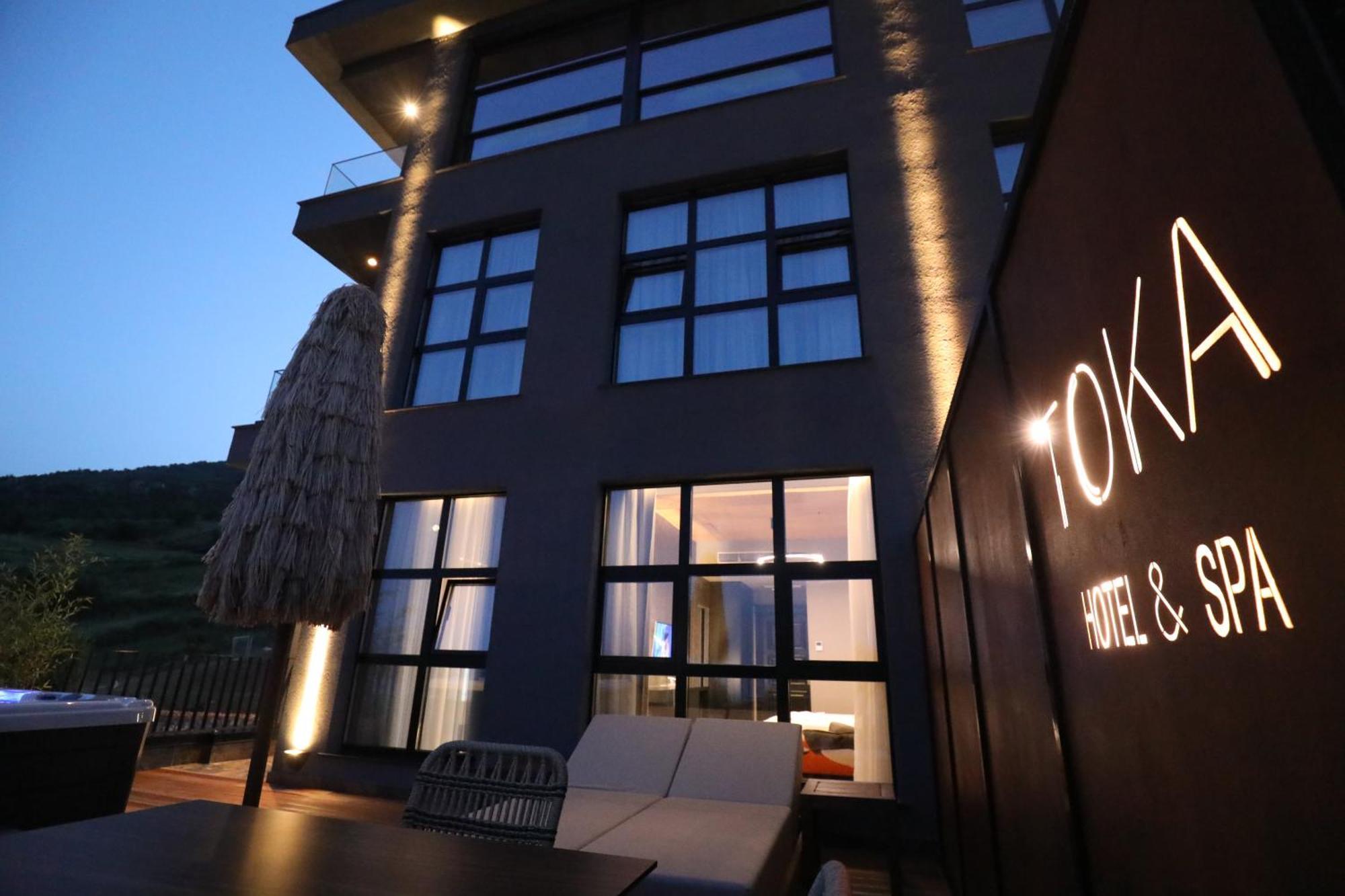 Toka Hotel Restaurant Udenisht Extérieur photo