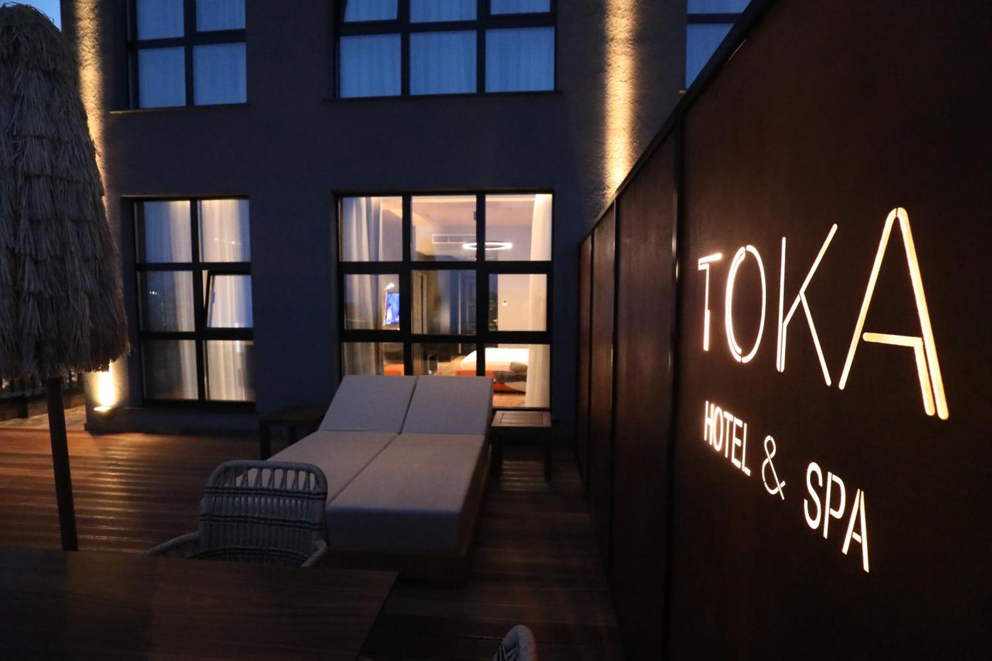 Toka Hotel Restaurant Udenisht Extérieur photo