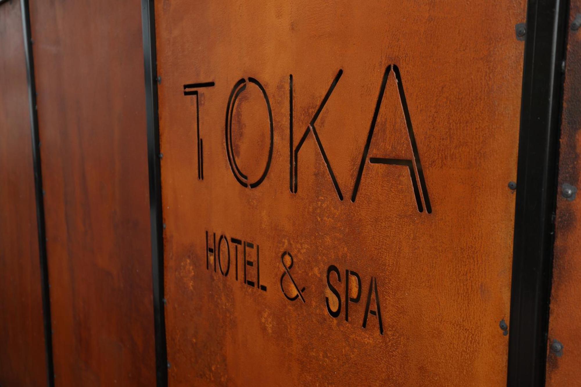 Toka Hotel Restaurant Udenisht Extérieur photo