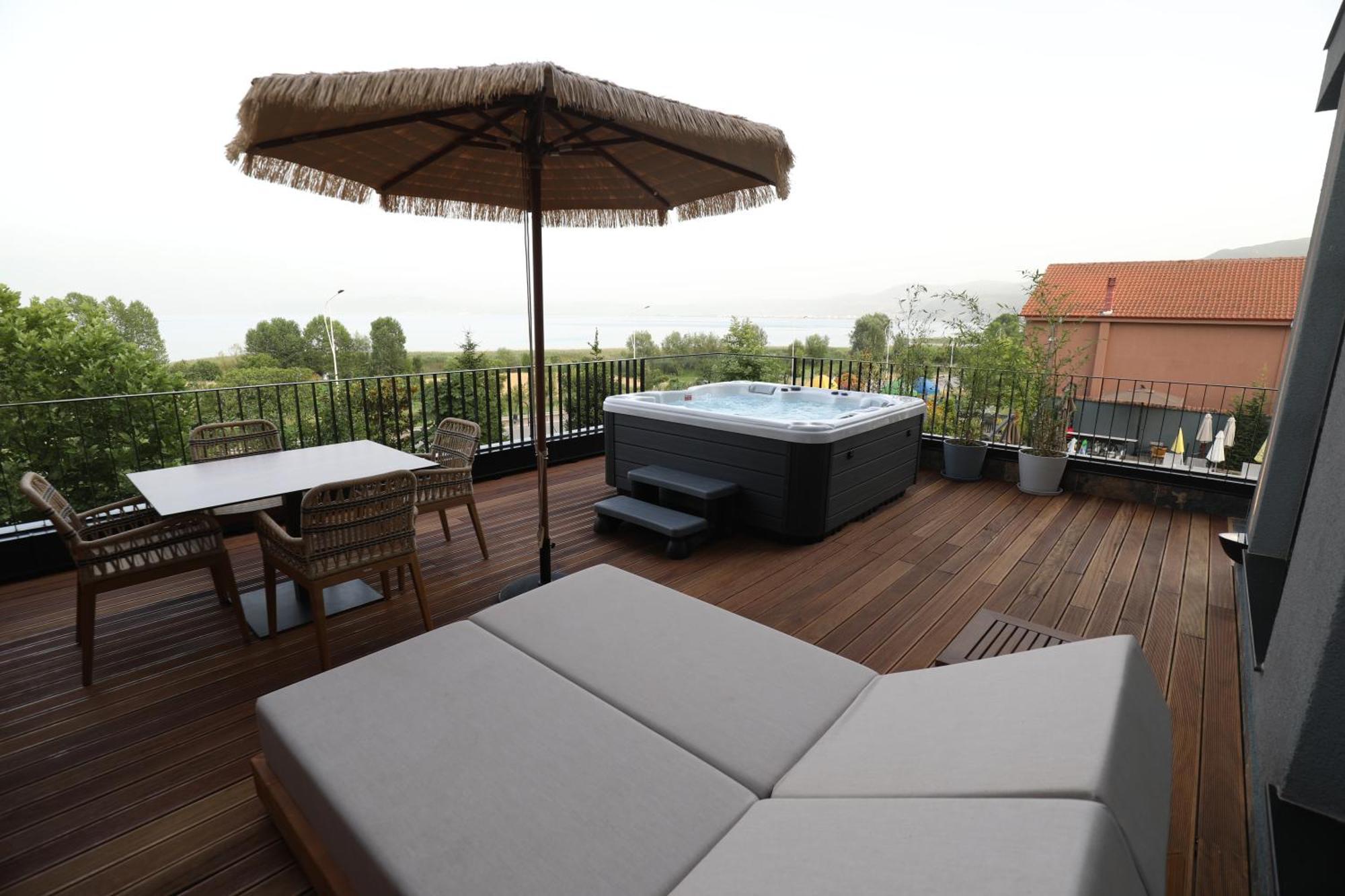 Toka Hotel Restaurant Udenisht Extérieur photo