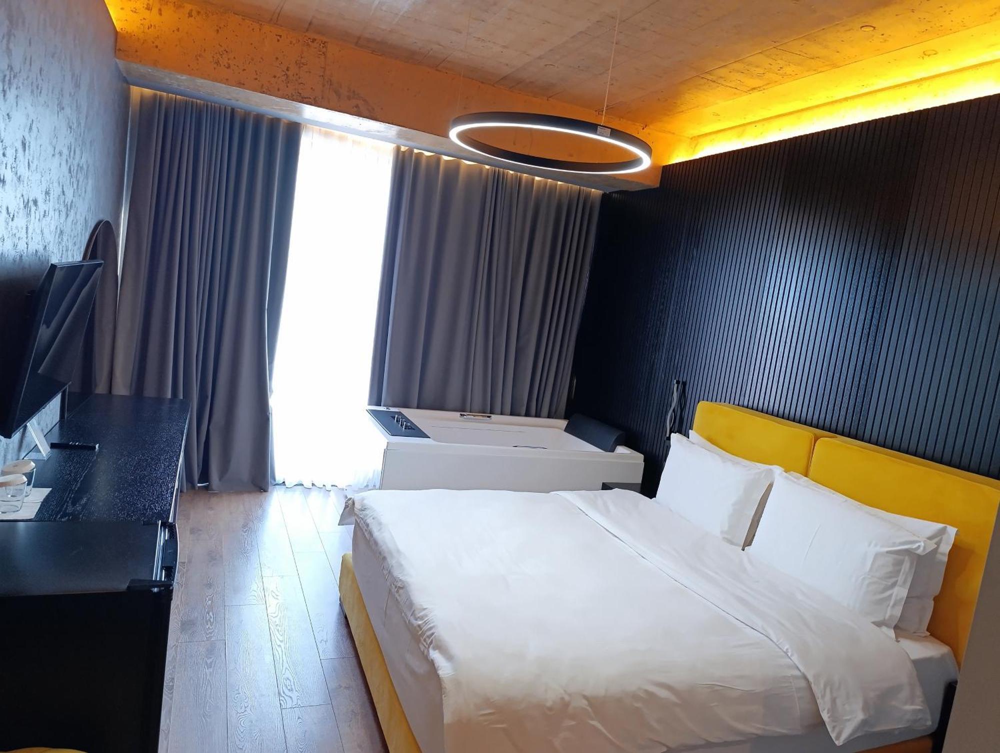 Toka Hotel Restaurant Udenisht Extérieur photo