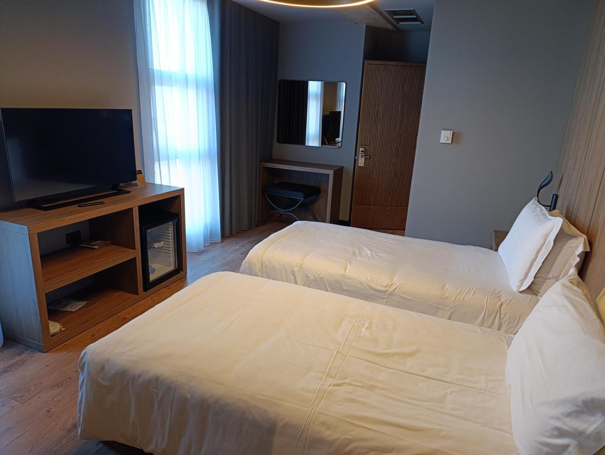 Toka Hotel Restaurant Udenisht Extérieur photo