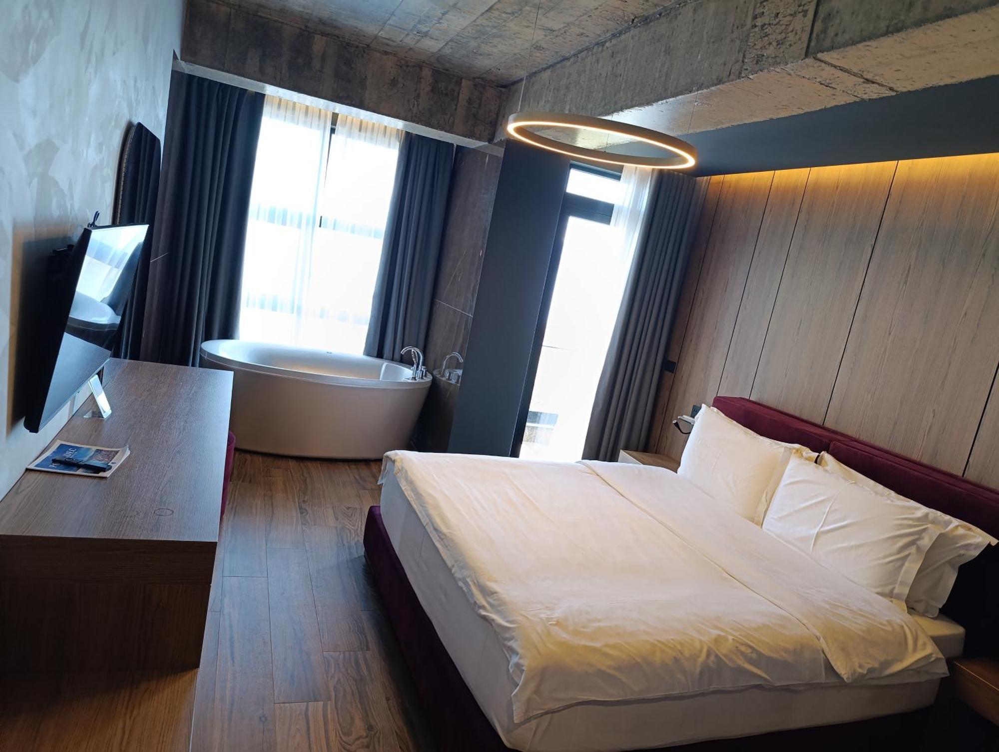 Toka Hotel Restaurant Udenisht Extérieur photo