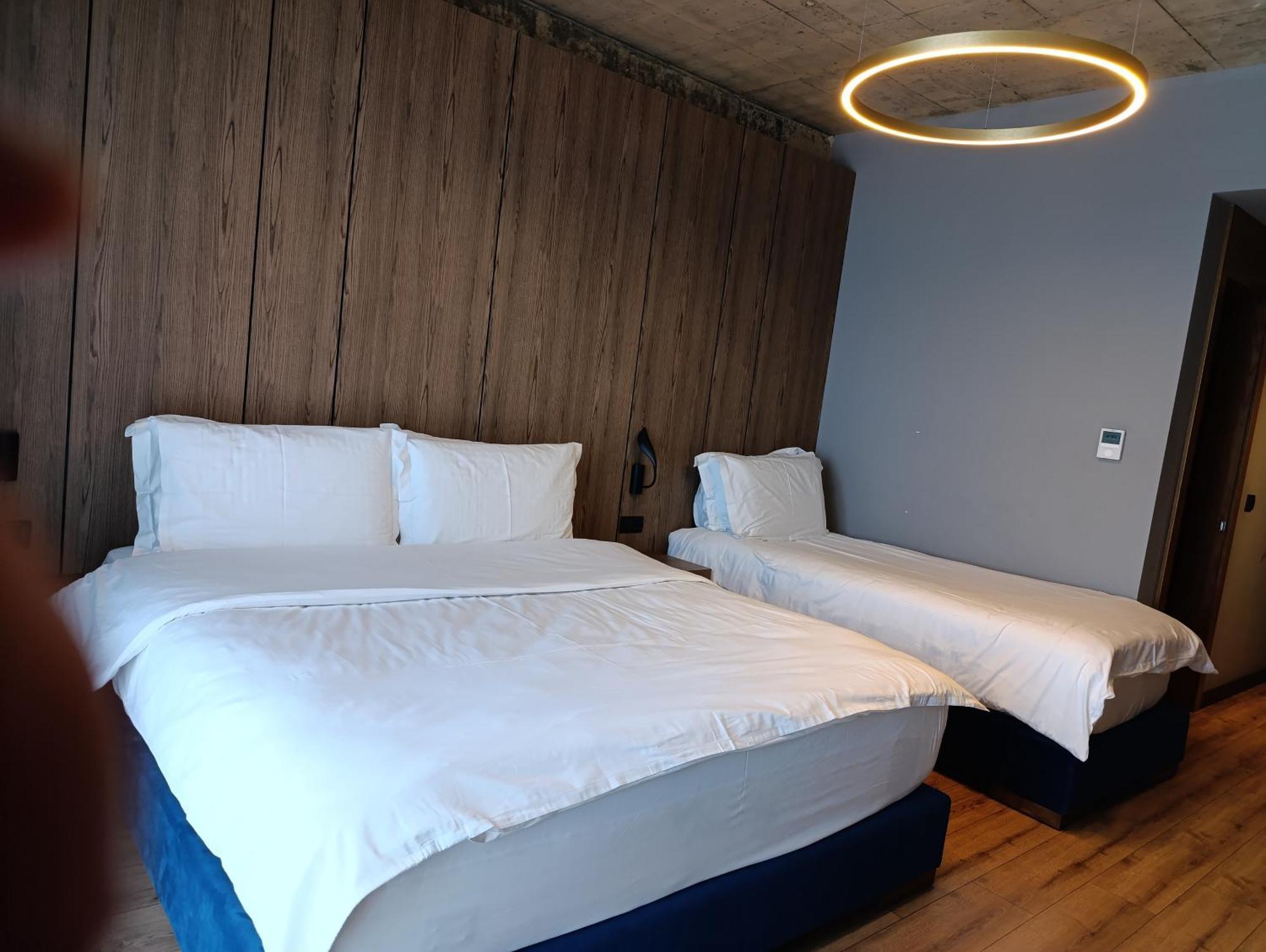 Toka Hotel Restaurant Udenisht Extérieur photo