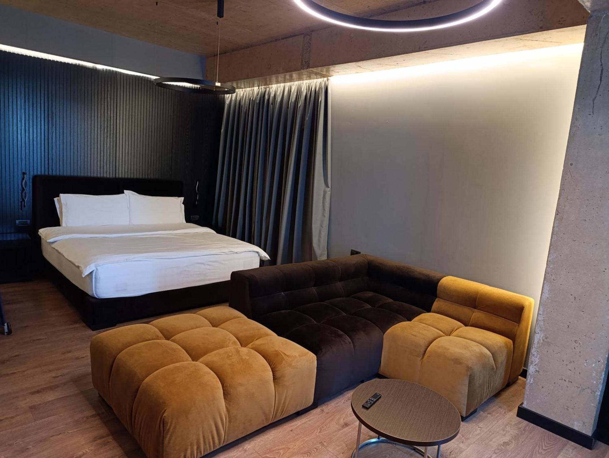 Toka Hotel Restaurant Udenisht Extérieur photo