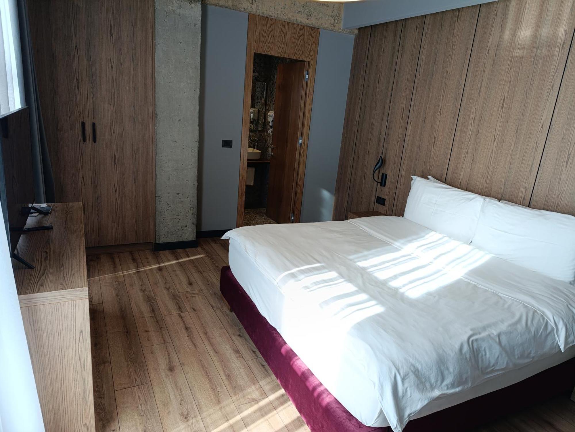 Toka Hotel Restaurant Udenisht Extérieur photo