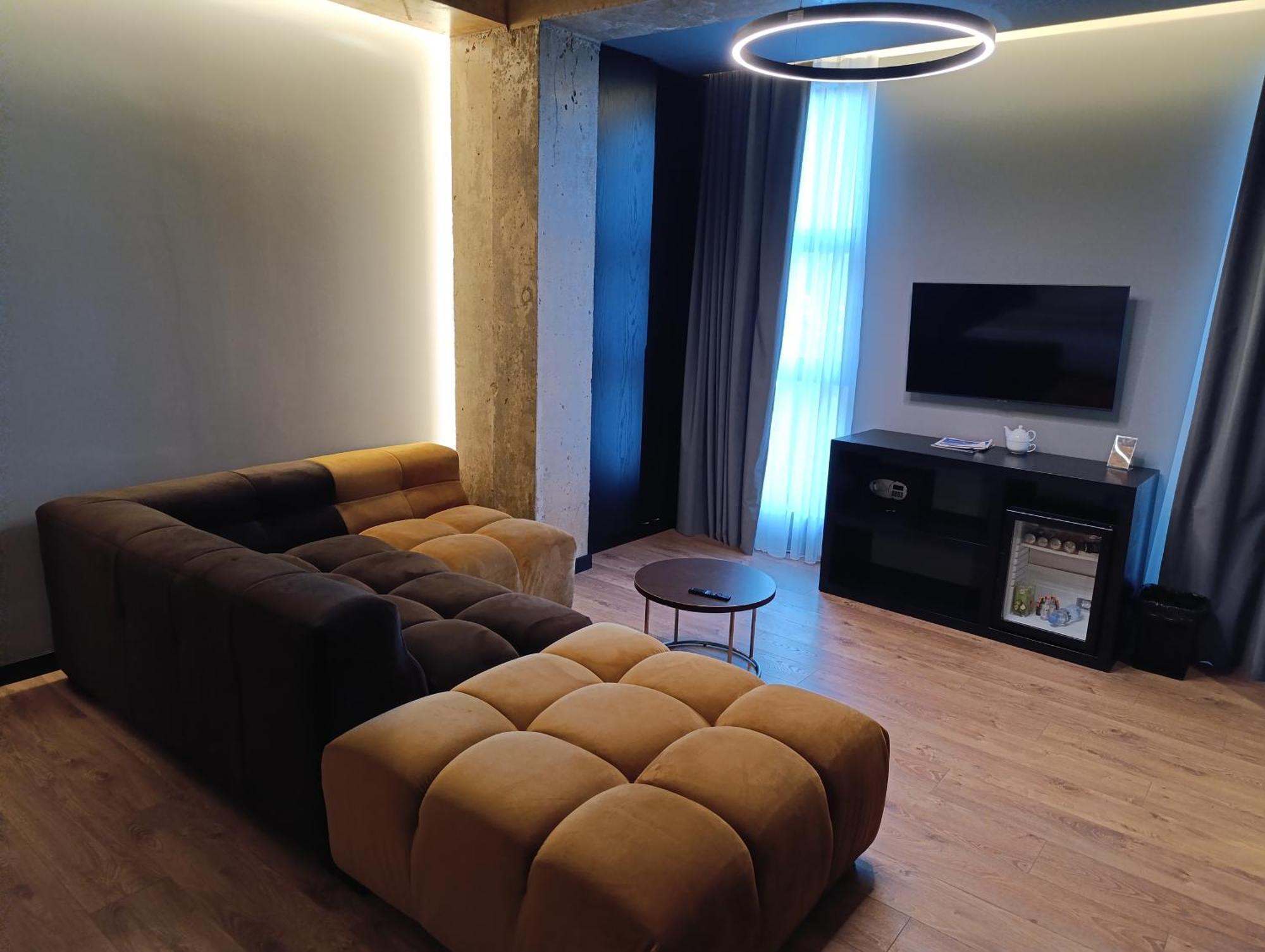 Toka Hotel Restaurant Udenisht Extérieur photo