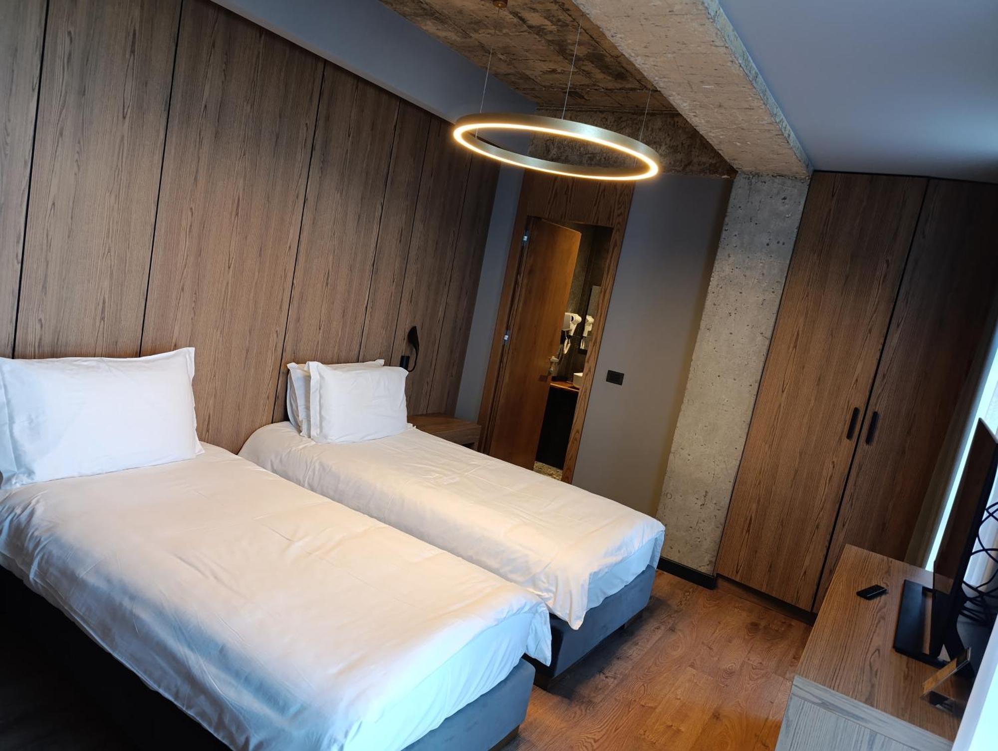 Toka Hotel Restaurant Udenisht Extérieur photo